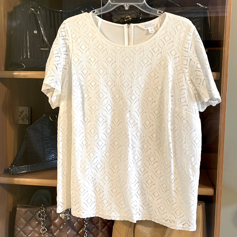 White lace-front short-sleeved blouse. NWOT. Market and Spruce size 1X.